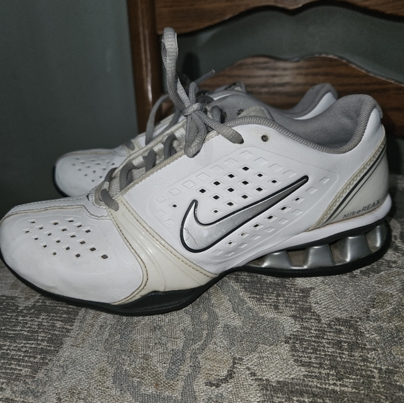 Nike Shoes - Nike Reax